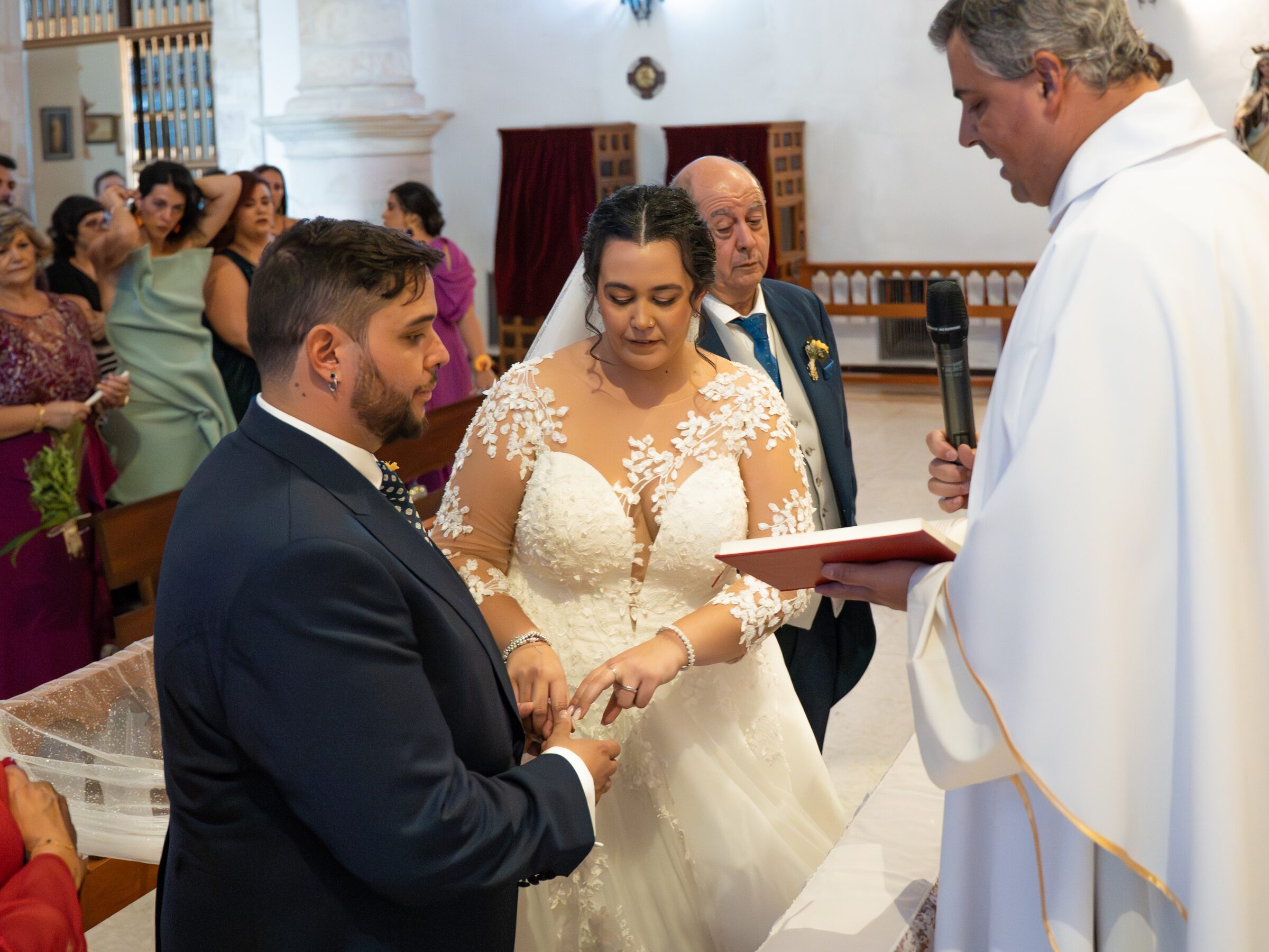 Intercambio de anillos en la ceremonia