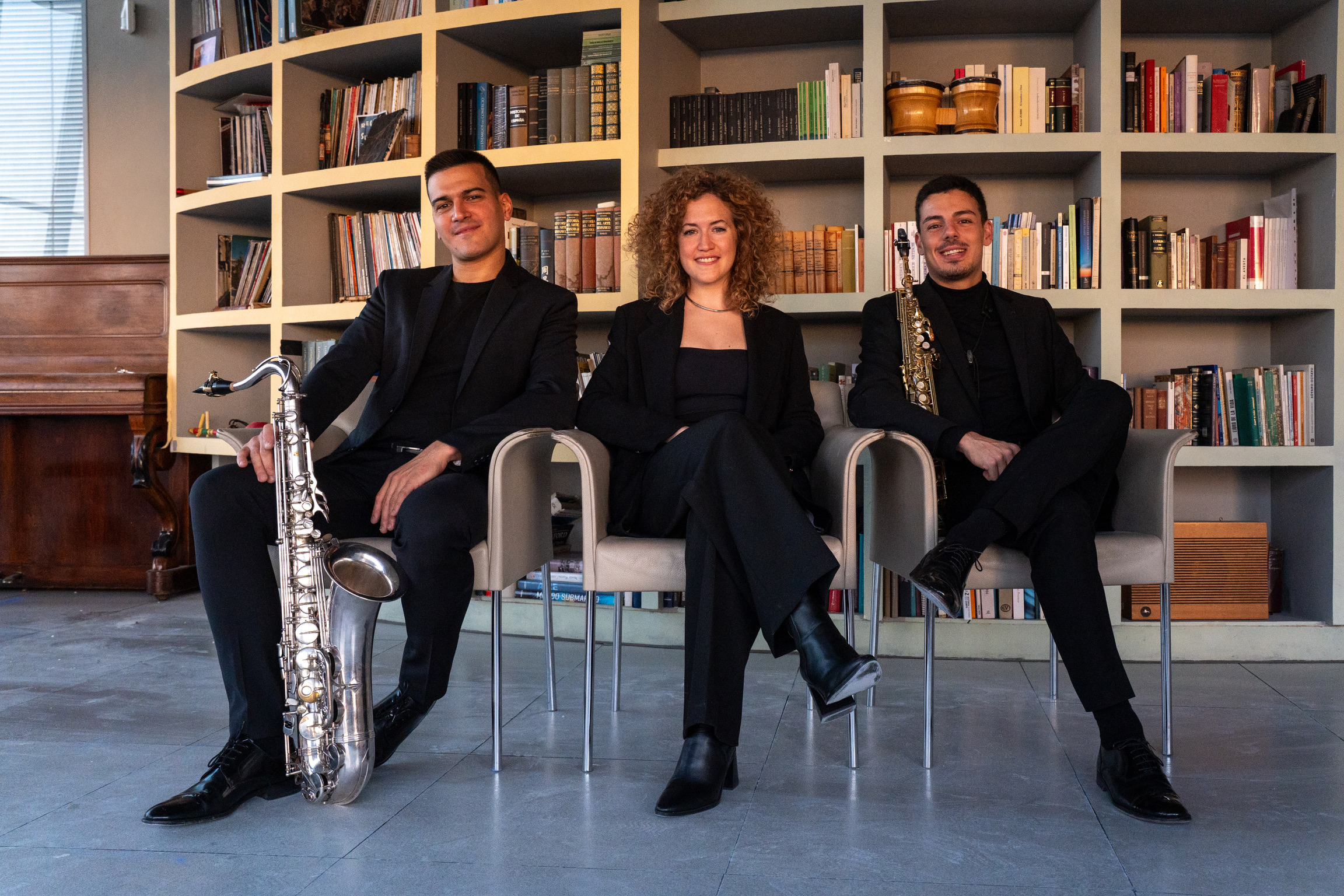 Trío saxofón · biblioteca